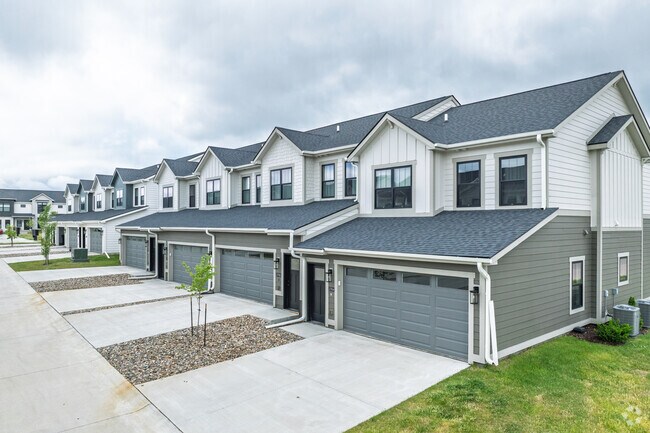 Exterior alternativo - 2727-2747 SW 24th Ln