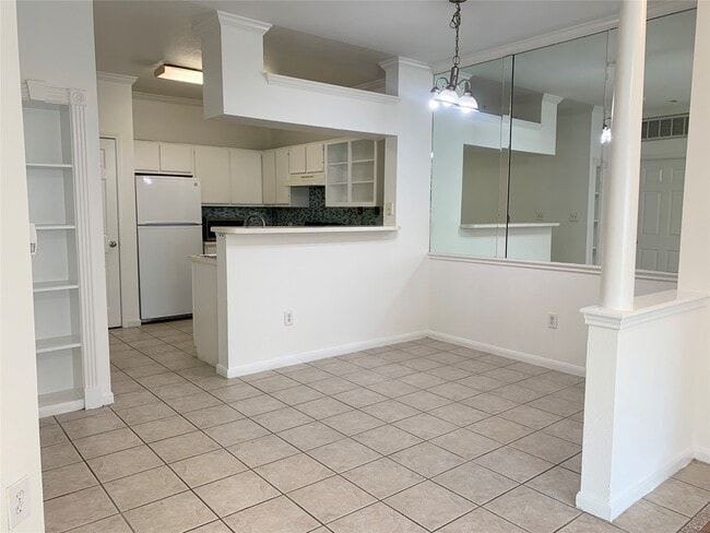 Building Photo - 1330 Old Spanish Trl