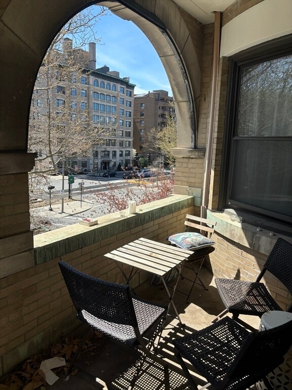 Building Photo - 1070 Beacon St