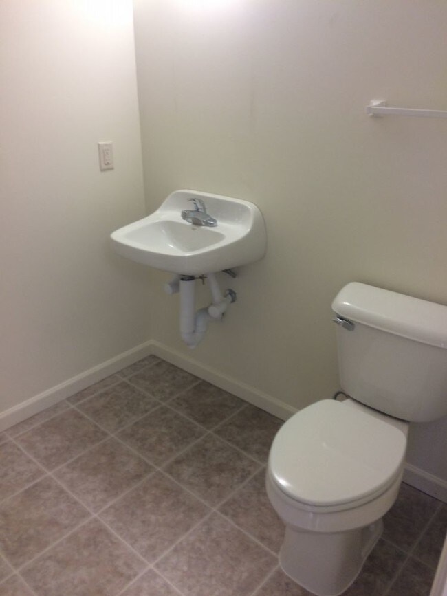 Foto del edificio - 1 Bedroom - Pettit Apartments
