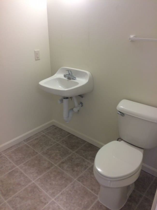 Building Photo - 1 Bedroom - Pettit Apartments