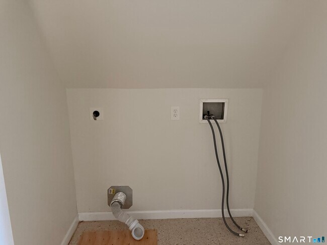 Foto del edificio - 438 Hollister Ave