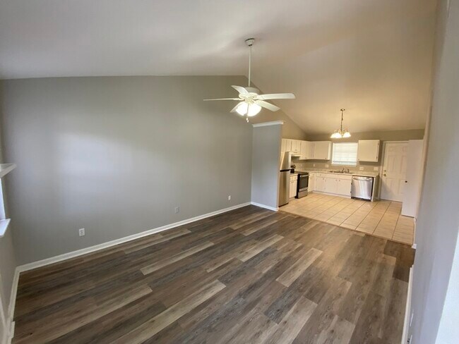 Foto del edificio - 2 bed 2 bath duplex