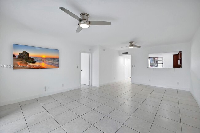 Building Photo - 126 S Cypress Rd