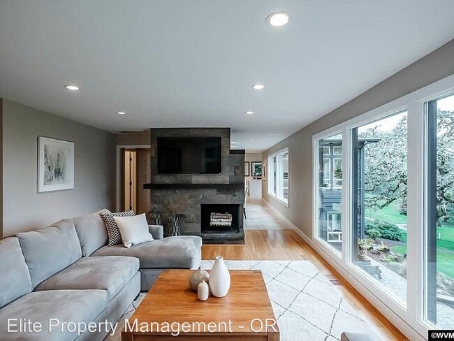 Building Photo - 5 br, 3 bath House - 3945 SW Fairhaven Dr.