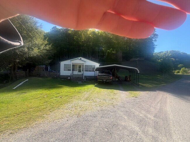 Foto del edificio - 729 Drakes Creek Rd