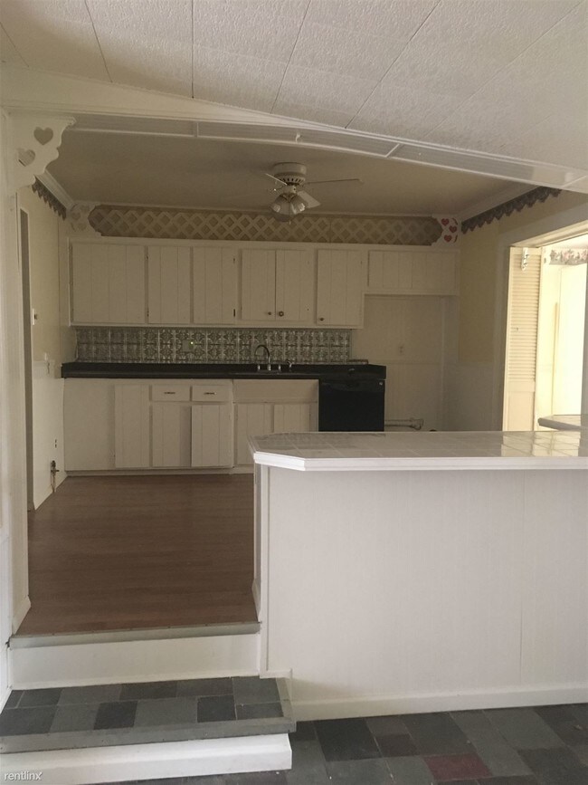 Foto del edificio - 3 br, 1.5 bath House - 25751 Chernick St