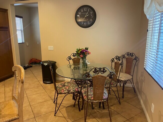 Foto del edificio - 33965 Impatien Pl