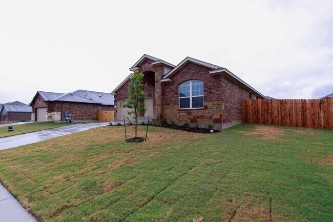 Building Photo - 3 Bedroom, 2 Bath House in Pflugerville ne...