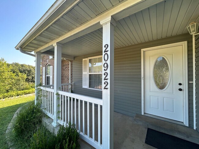 Foto del edificio - 3 Bedroom House Located in St. Robert, MO!