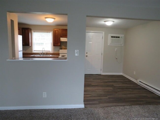 Foto del edificio - 1935 King George Dr