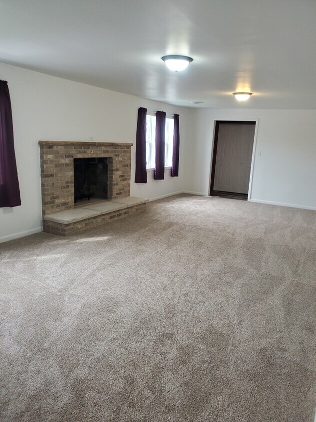 Primary Photo - 531 E Dearborn St