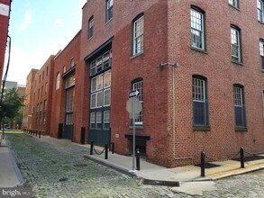 Building Photo - 130-36 N Bread St