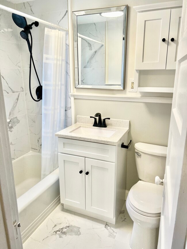 Building Photo - 1009 Madison St