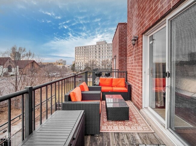 Balcony - 3610 S Ellis Ave