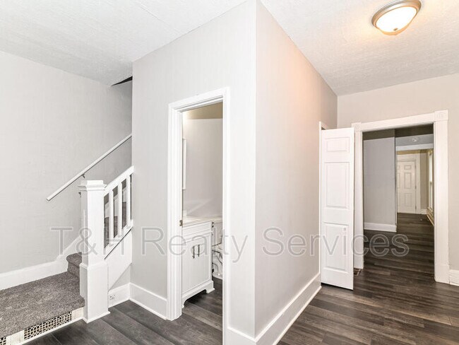 Building Photo - 3024 Central Ave