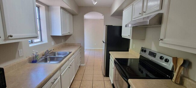 Foto del edificio - 564 W 12th St