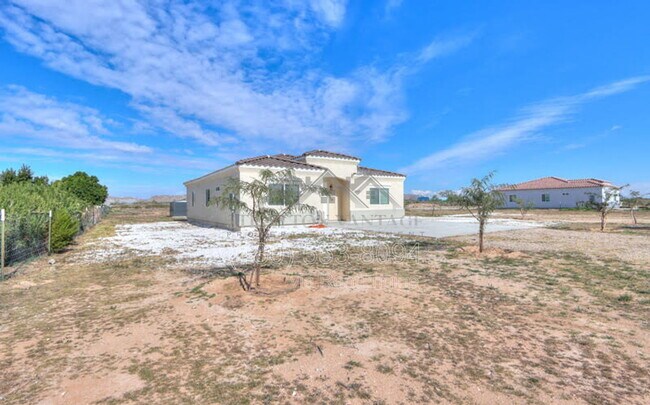 Foto del edificio - 15908 W Ghost Ranch Rd