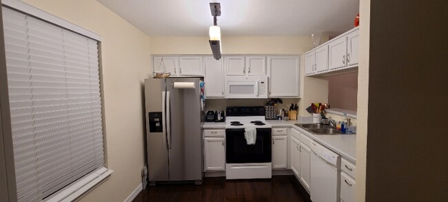 Foto del edificio - 13291 Holly St