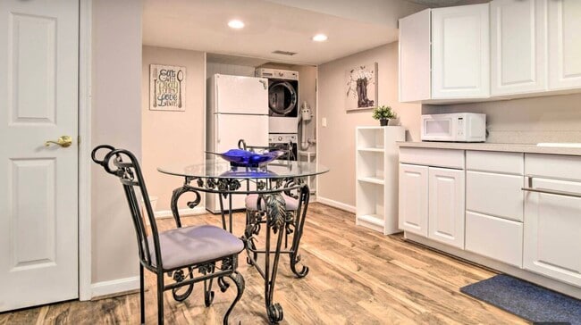 Building Photo - 913 Meadow Ridge Ct