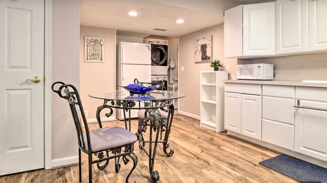 Foto del edificio - 913 Meadow Ridge Ct