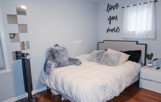 Building Photo - 122 Shepard Ave