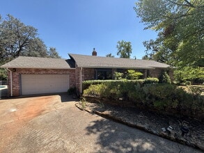 Building Photo - 2699 Westwood Dr