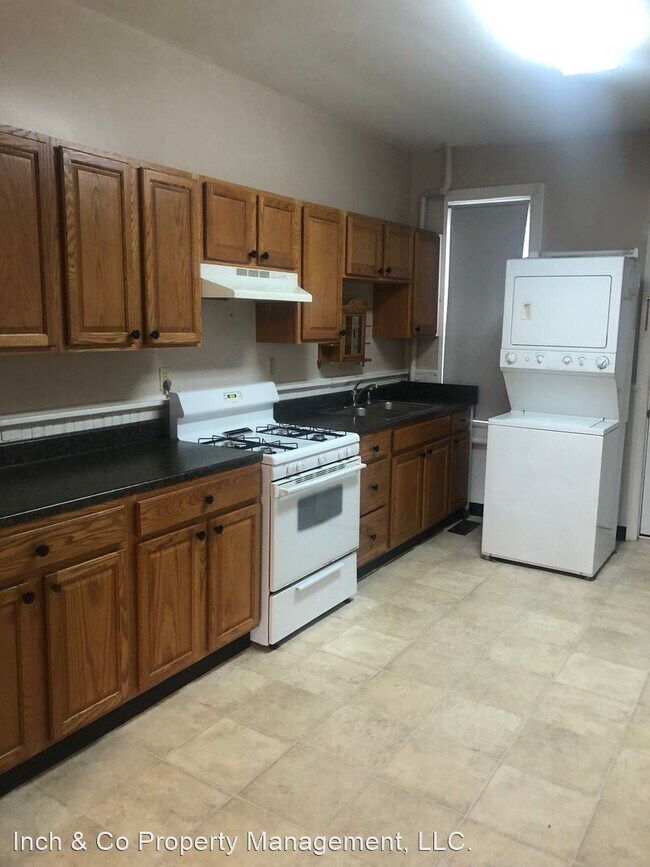 Building Photo - 3 br, 1 bath House - 44 E 8th Ave