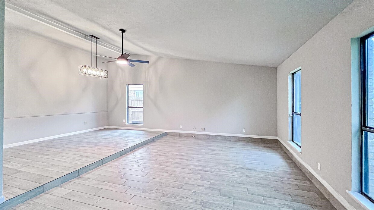 Primary Photo - 16822 Macleish Dr