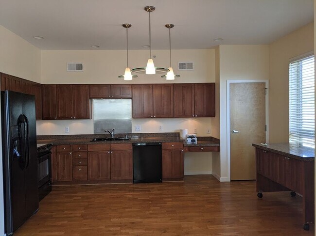 Foto del edificio - Luxury Louisville Condo- All Utilities Inc...