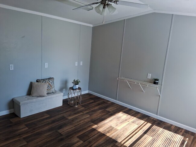 Building Photo - 14 Deerwood Park