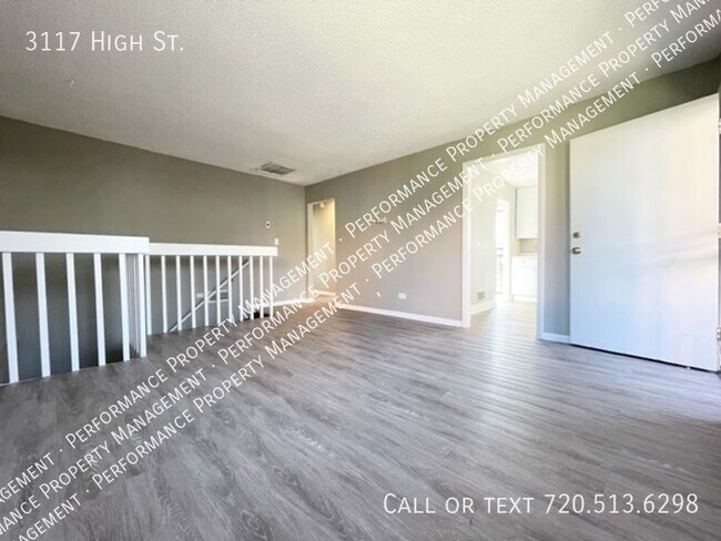 Building Photo - Modern and Spacious Half Duplex Available ...