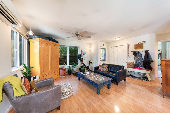 Building Photo - 627 Prince Ave