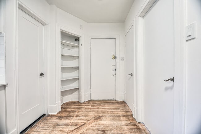 Building Photo - 659 Rue Jarry E
