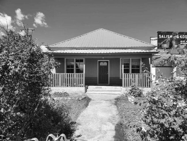 Building Photo - Cottage Home in Superior Montana