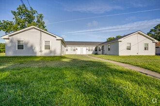 Building Photo - 1328 Maple St