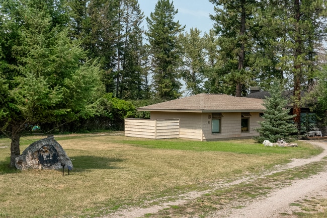 Building Photo - 23 Lilac Ln