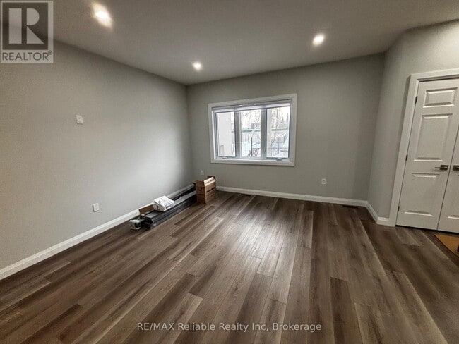 Building Photo - 24 Albert St