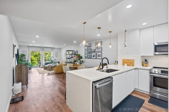 Foto del edificio - 6361 N Falls Cir Dr