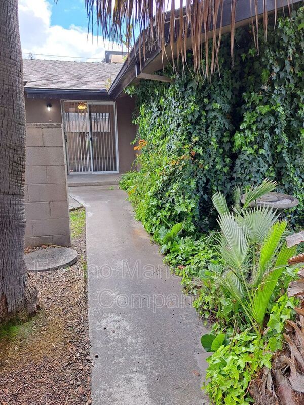 Foto del edificio - 4935 N Harrison Ave