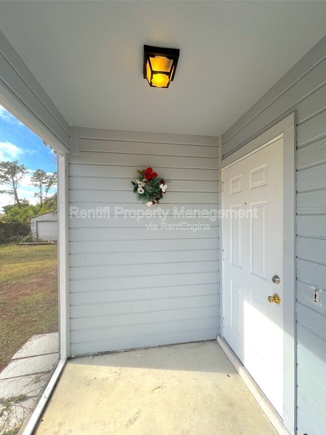 Foto del edificio - 18134 Matanzas Rd