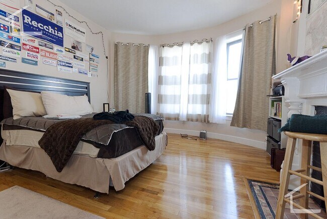 Foto del edificio - HOT ALLSTON LISTING!!!!