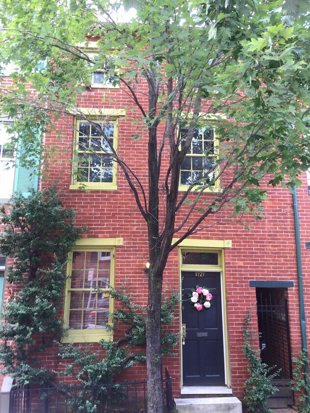 Primary Photo - 230 Endsleigh Ave