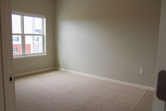 Foto del edificio - 3241 Redhawk St