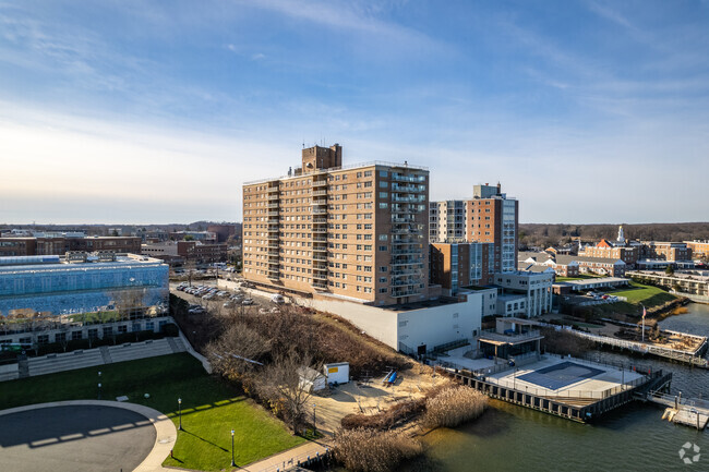 Building Photo - Riverview Towers