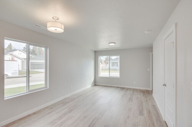 Foto del edificio - Beautiful 2 Bedroom Cottage Available!