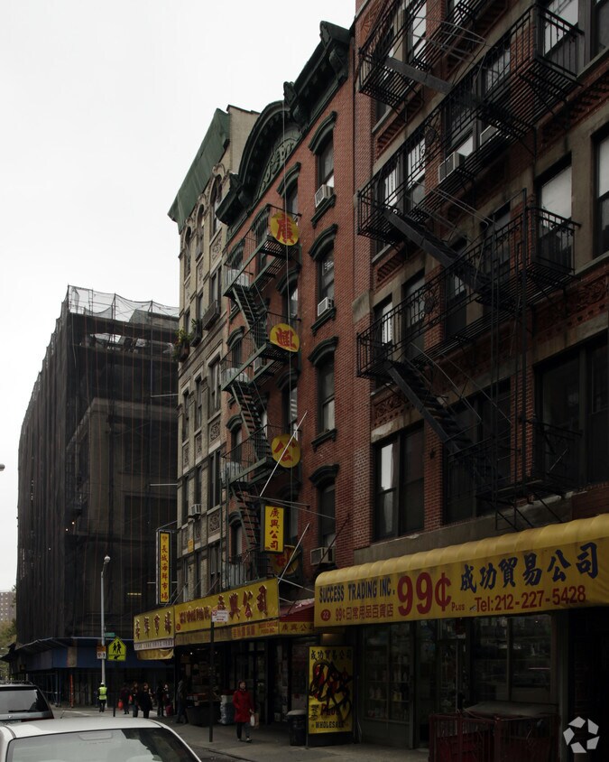 Building Photo - 22 1/2 Catherine St