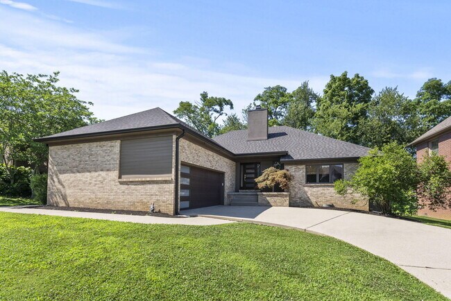 Building Photo - 1233 Sherborne Pl