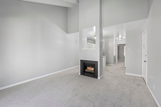 Building Photo - Walnut Creek! 1 bedroom 1 bathroom, Walk t...