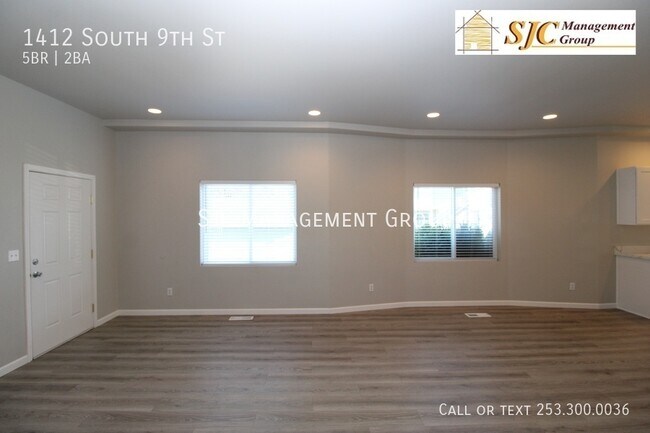 Building Photo - Five bedroom home for rent in Tacoma